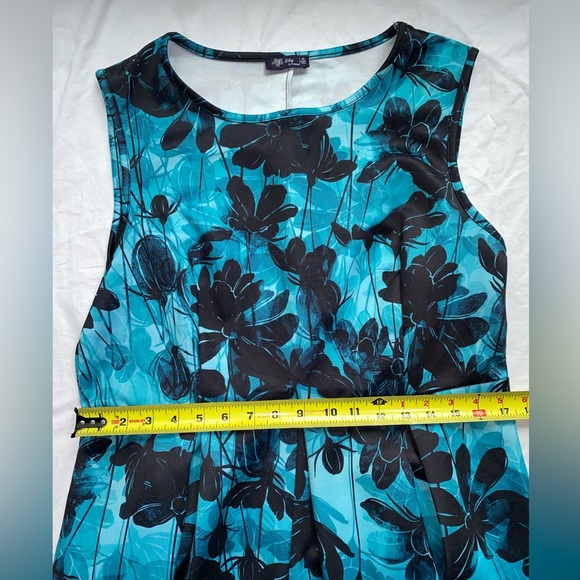 Lily by Firmiana Floral Sleeveless Dress - Picture 3 of 9